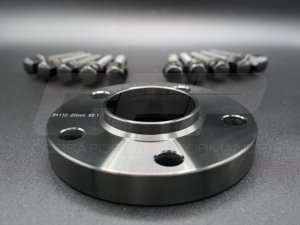 Maserati Grecale Wheel Spacers - CFP - 20mm - Black - set of 2 w/ extended bolts